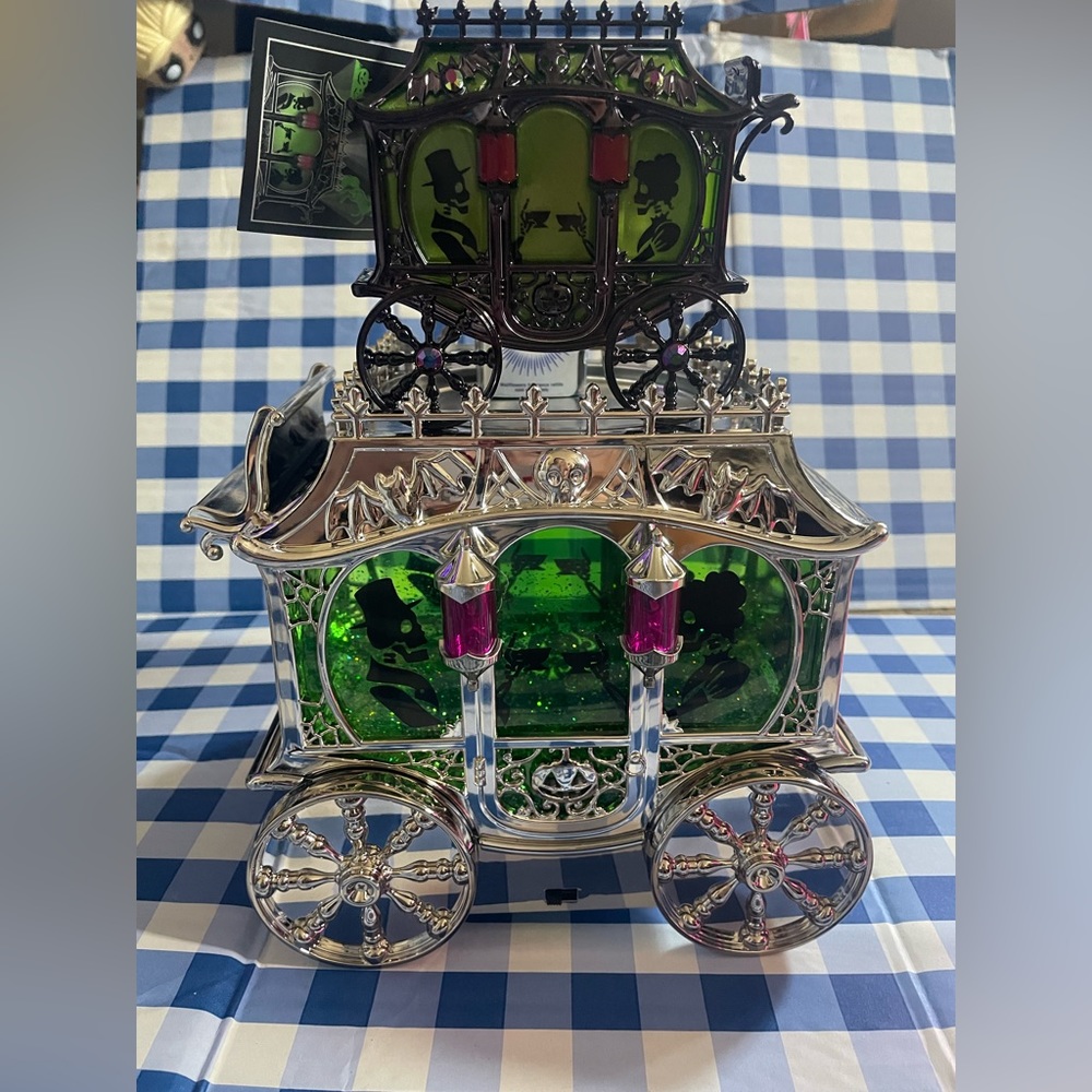Bath & Body Works - Halloween - Haunted Carriage 3 Wick Candle Holder & plug in